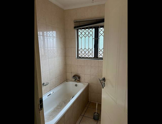 2 BEDROOM SIMPLEX TO LET IN MONTCLAIR